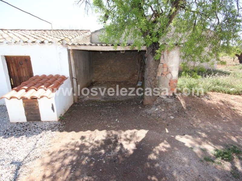 LVC435: Casa de Campo Adosada en venta en Chirivel, Almería