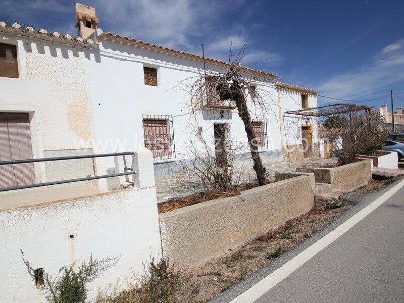 LVC520: Casa de Campo Adosada en venta en El Jardin, Almería